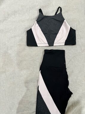 Beyond Yoga Black and Light Pink Colorblock Leggings & Crop Top Set